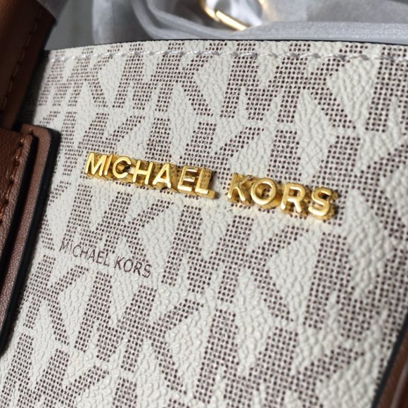 💎 Michael Kors Metal Logo Totes Silver tone hardware 💎 - Picture 5 of 9